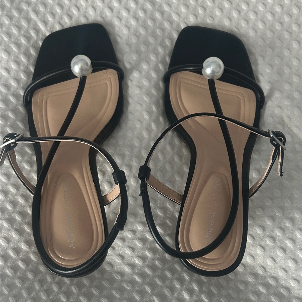 Adrienne Vittadini Black Sandals with Pearl Accent in size 8.5
